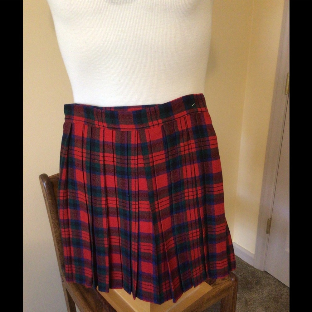 Vintage Red Plaid Pleated Mini Skirt w Pin Closure